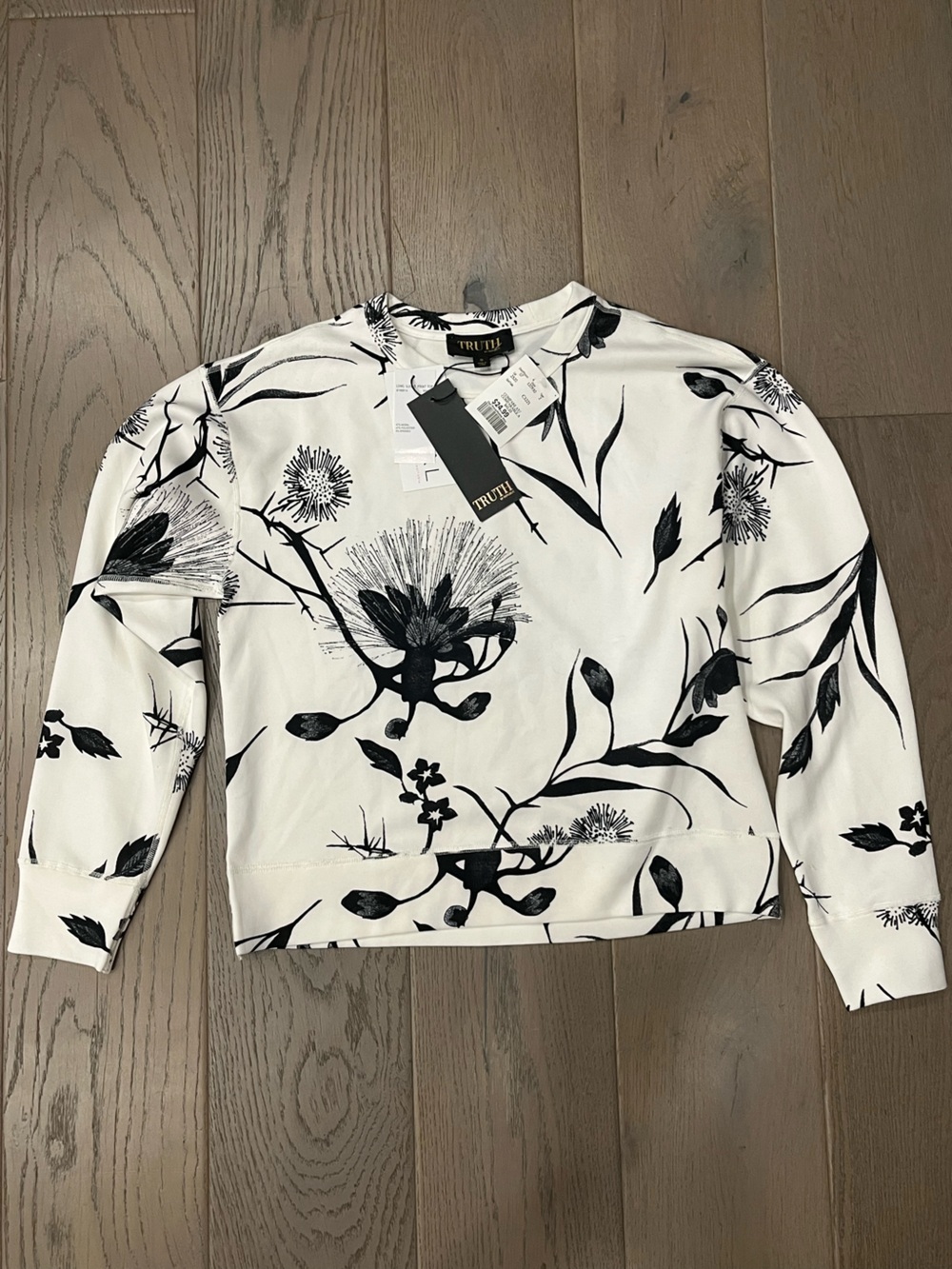 Truth White Floral-Print Long-Sleeve Women’s Top